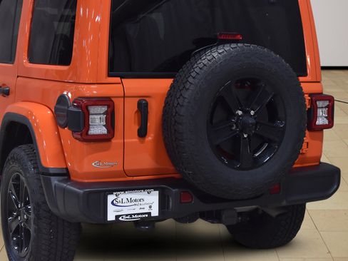 Used 2023 Jeep Wrangler Unlimited Sahara AWD/4WD image 30
