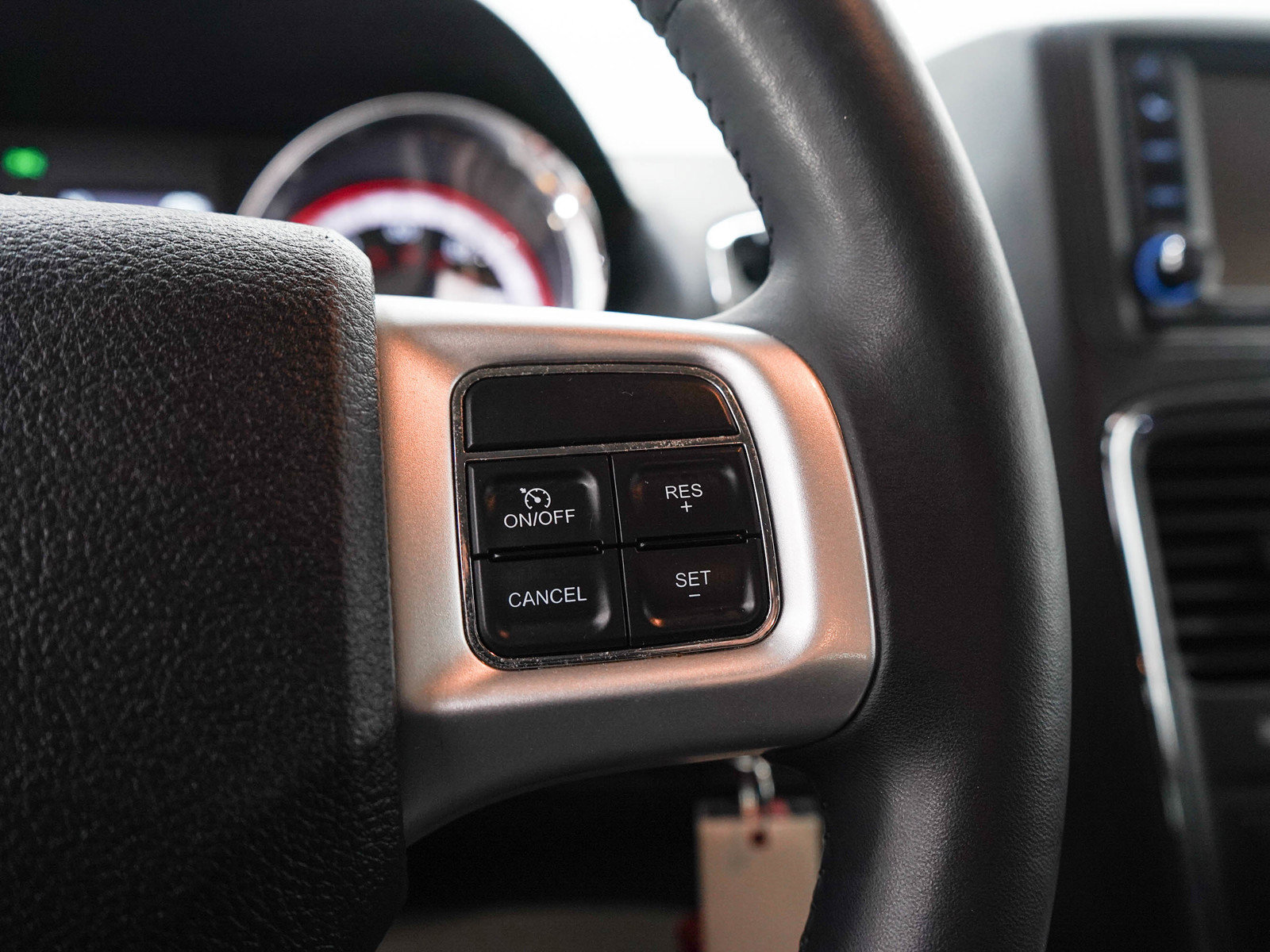 Used 2014 Dodge Grand Caravan SXT w/ Rear Park Assist Package FWD image 29