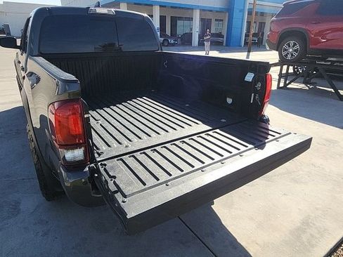 Used 2019 Toyota Tacoma TRD Off-Road w/ Technology Package image 12