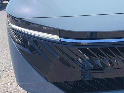 New 2026 Nissan Sentra SR w/ Floor Mat Package FWD image 11