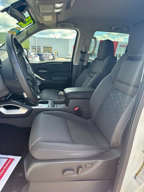Certified 2025 Nissan Frontier SV w/ SV Convenience Package AWD/4WD image 10