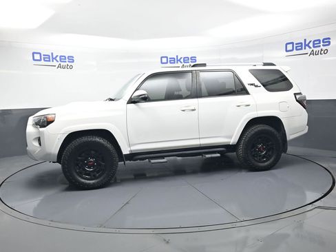 Used 2018 Toyota 4Runner TRD Off-Road Premium image 5