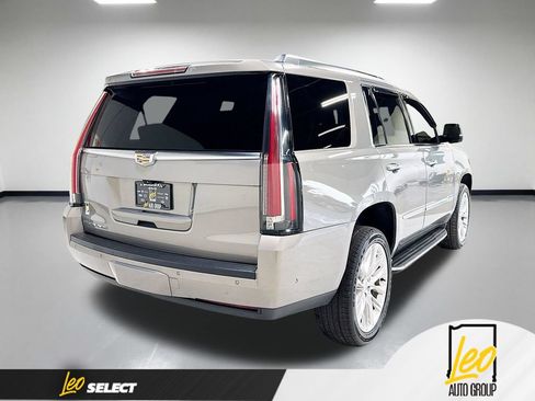 Used 2017 Cadillac Escalade Luxury AWD/4WD image 8