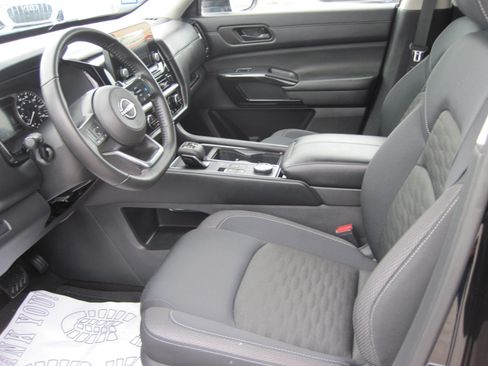 Used 2025 Nissan Pathfinder SV AWD/4WD image 15