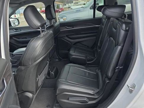 Used 2023 Jeep Grand Cherokee L Limited w/ Black Appearance Package image 8