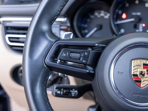 Certified 2023 Porsche Macan AWD/4WD image 37