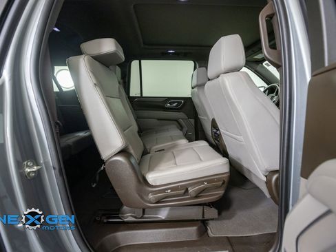 Used 2023 Chevrolet Suburban LT w/ Luxury Package AWD/4WD image 37