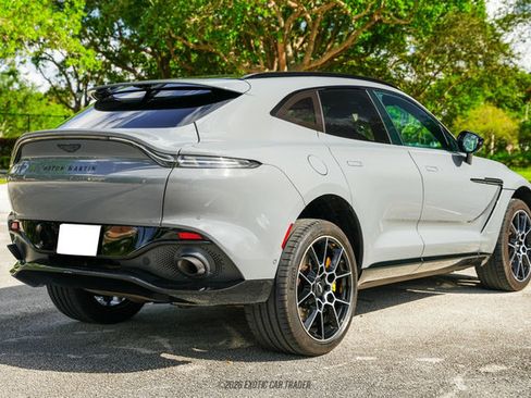 Used 2021 Aston Martin DBX AWD/4WD image 8