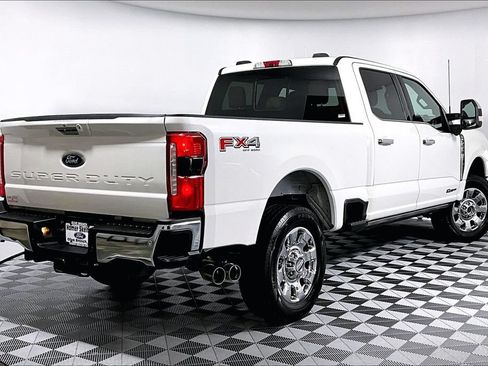 Used 2023 Ford F250 Lariat w/ Lariat Ultimate Package AWD/4WD image 12