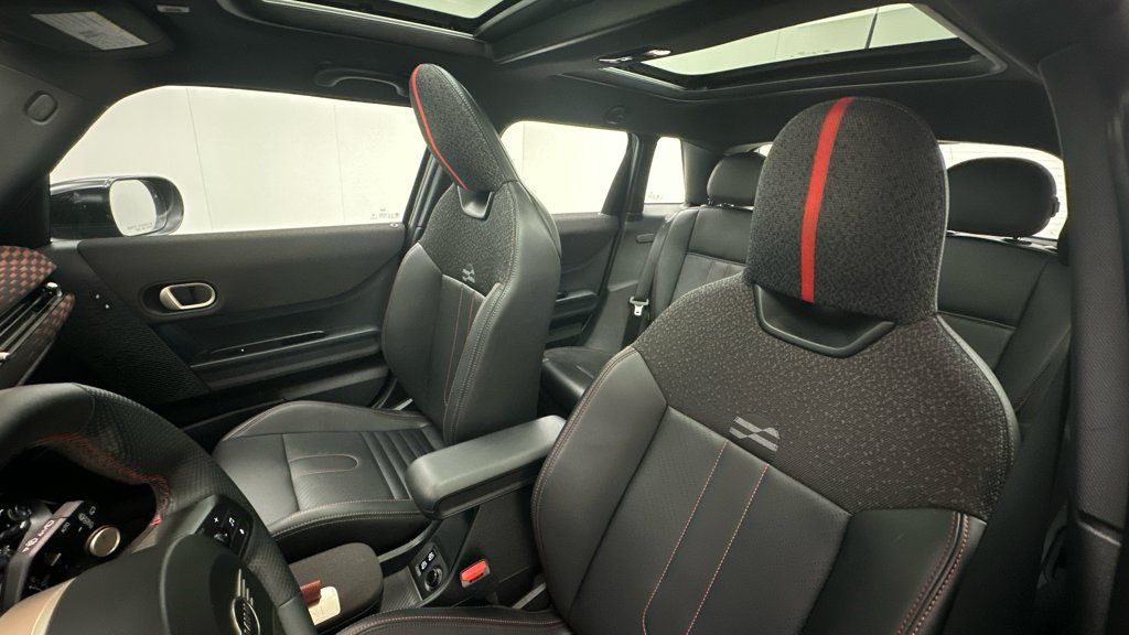 Used 2025 MINI Cooper S FWD image 9