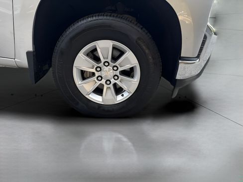 Used 2022 Chevrolet Silverado 1500 LT AWD/4WD image 2