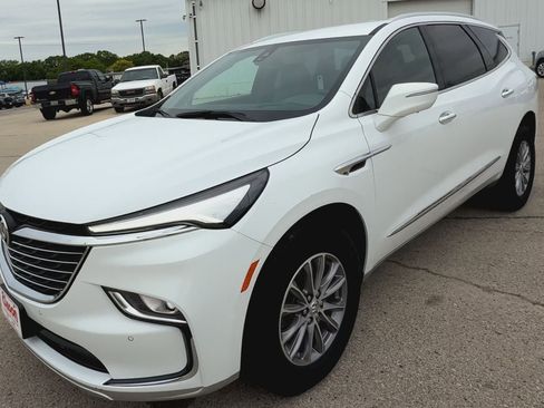 Used 2024 Buick Enclave Premium image 4