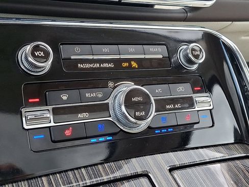 Certified 2024 Lincoln Navigator Black Label AWD/4WD image 17