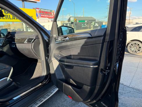 Used 2017 Mercedes-Benz GLS 550 4MATIC w/ Driver Assistance Package image 7