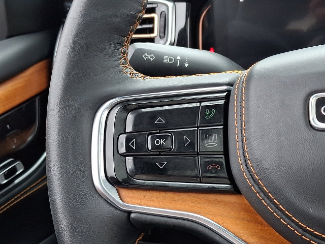 Used 2024 Jeep Grand Wagoneer Series III w/ Rear Seat Video Group 1 AWD/4WD image 21