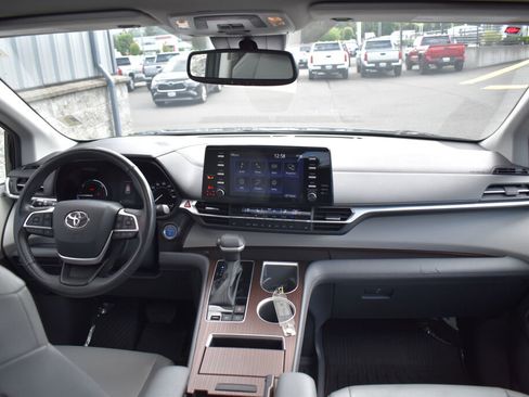 Certified 2023 Toyota Sienna XLE AWD/4WD image 25