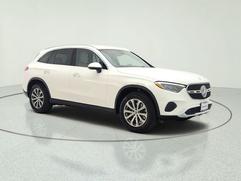 Certified 2026 Mercedes-Benz GLC 300 image 3