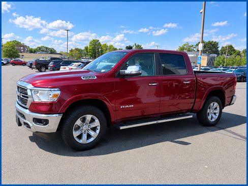 Used 2022 RAM 1500 Laramie AWD/4WD image 1