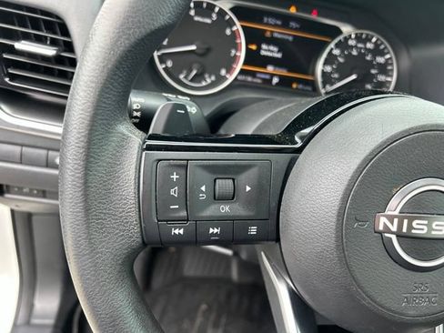 Used 2022 Nissan Rogue SV FWD image 18