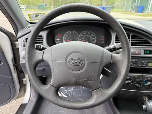 Used 2002 Hyundai Elantra GLS image 16