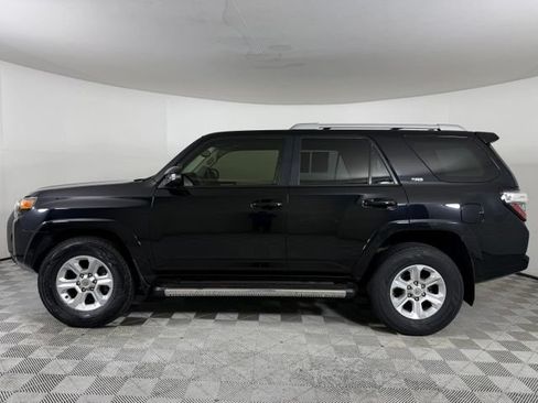 Used 2017 Toyota 4Runner SR5 Premium RWD image 3