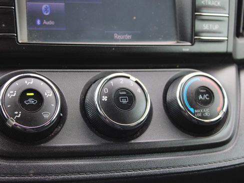 Used 2018 Toyota RAV4 LE image 34