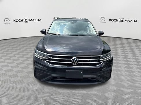 Used 2022 Volkswagen Tiguan SE w/ Panoramic Sunroof Package AWD/4WD image 2