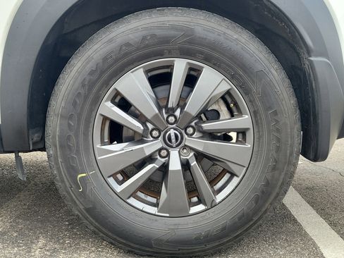 Used 2024 Nissan Pathfinder SV image 6