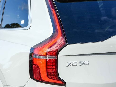 New 2026 Volvo XC90 T8 Ultra w/ Protection Package image 9