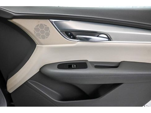 Used 2017 Cadillac XT5 Luxury w/ Driver Awareness Package image 17