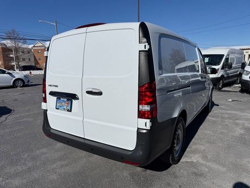 Used 2020 Mercedes-Benz Metris Cargo 3dr 126 WB Mini Van w/ Safety Package image 3