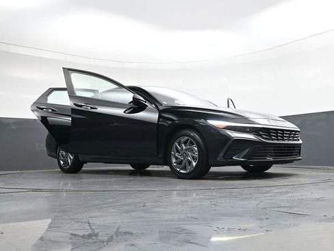 Used 2024 Hyundai Elantra SEL image 43