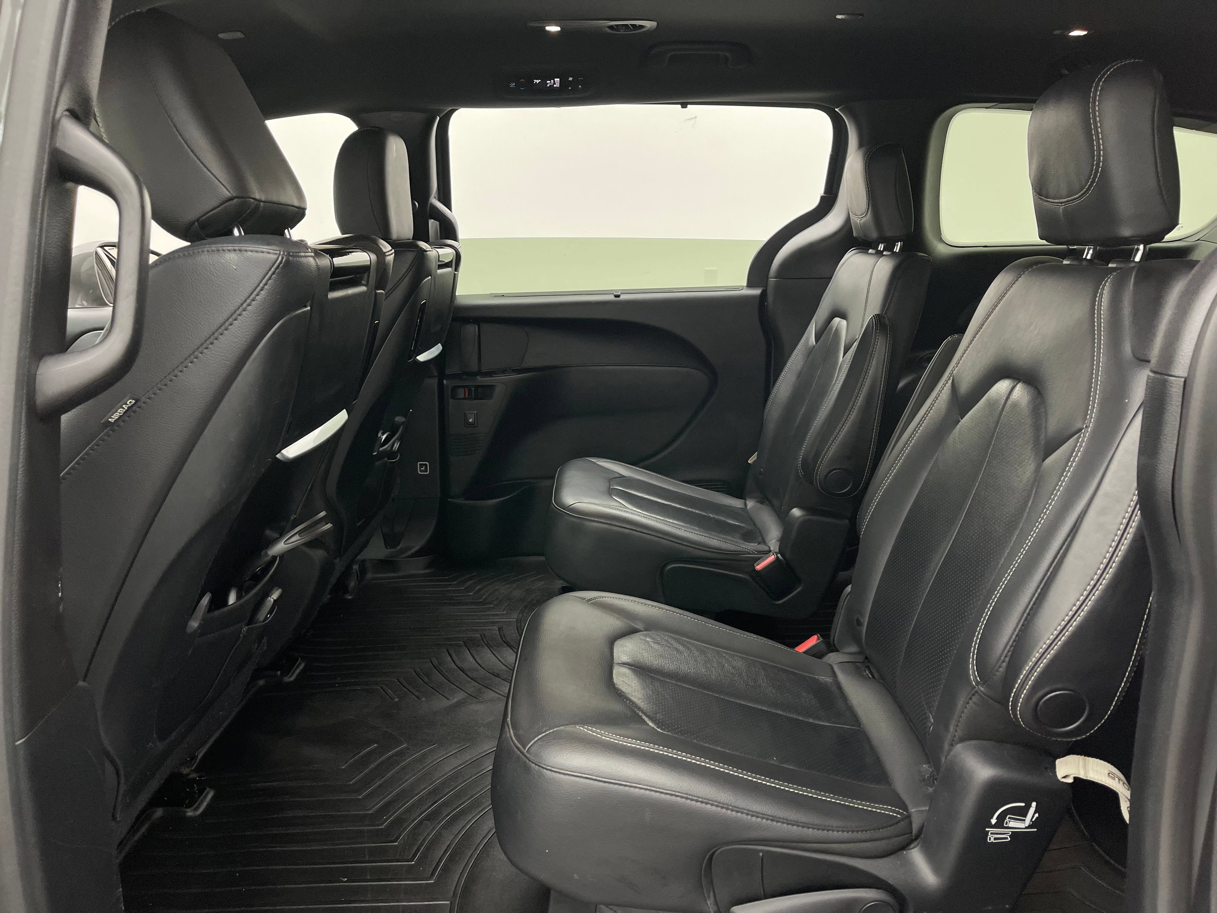 Used 2020 Chrysler Pacifica Touring-L Plus w/ S Appearance Package FWD image 42