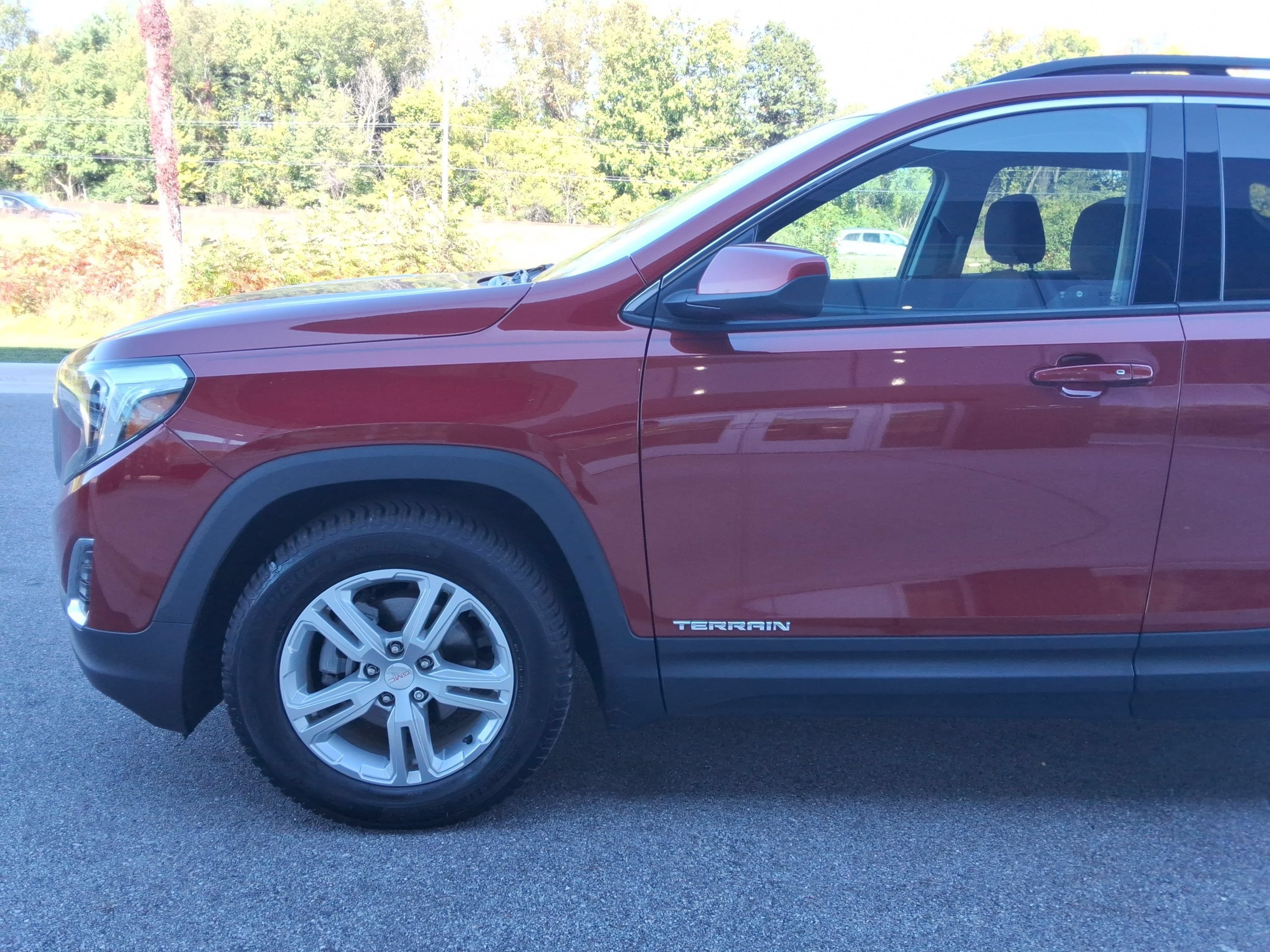 Used 2019 GMC Terrain SLE w/ Driver Convenience Package FWD image 8