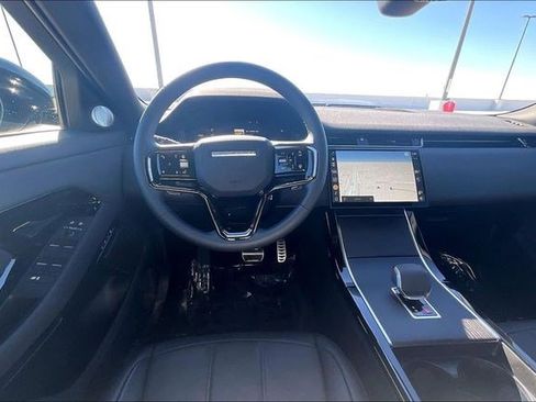 Used 2025 Land Rover Range Rover Evoque Dynamic SE AWD/4WD image 5
