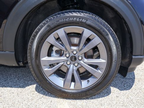 Used 2024 Ford Explorer XLT w/ Equipment Group 202A AWD/4WD image 29
