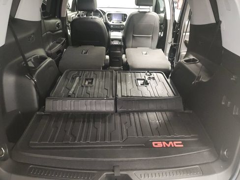 Used 2022 GMC Acadia SLT w/ Preferred Package FWD image 15