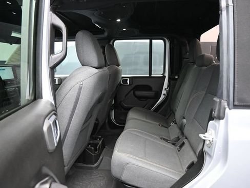 Used 2024 Jeep Gladiator Sport AWD/4WD image 23