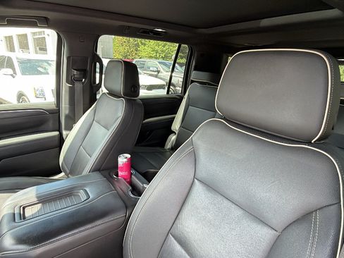 Used 2023 GMC Yukon XL SLT w/ SLT Premium Package AWD/4WD image 17