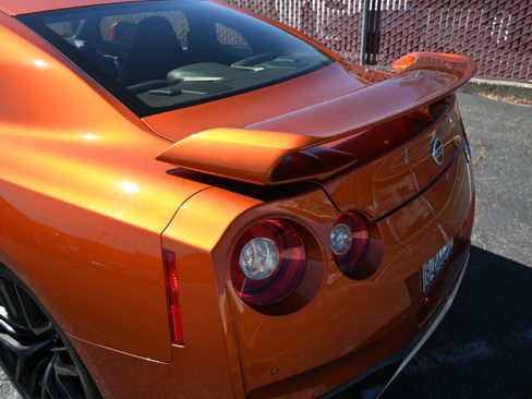Used 2017 Nissan GT-R Premium AWD/4WD image 16