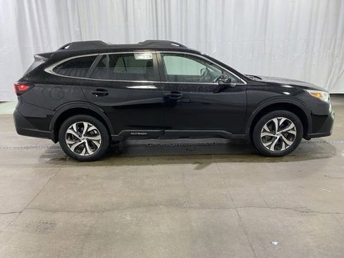 Used 2022 Subaru Outback Limited XT image 3