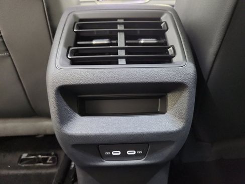 New 2025 Volkswagen Tiguan SE image 32