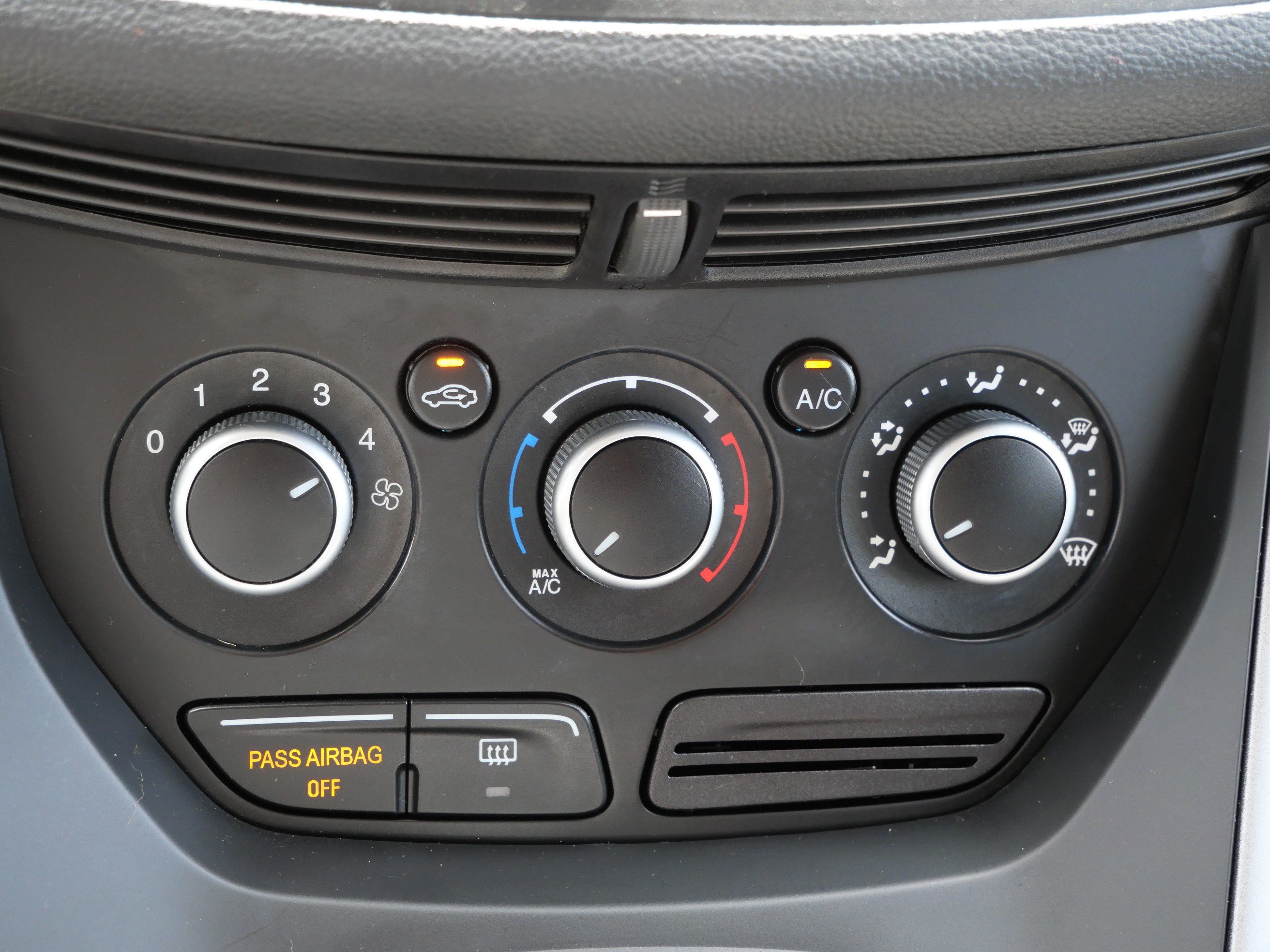 Used 2015 Ford Escape SE FWD image 23