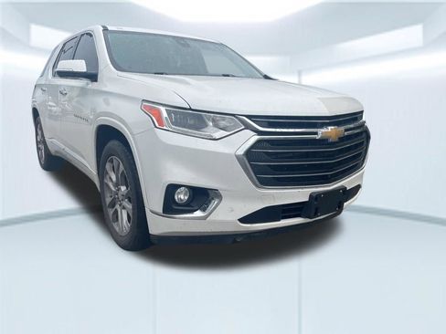Used 2019 Chevrolet Traverse Premier w/ Driver Confidence II Package FWD image 2