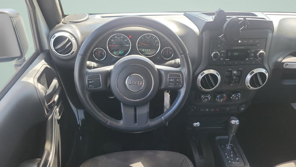 Used 2015 Jeep Wrangler Unlimited Sahara AWD/4WD image 12