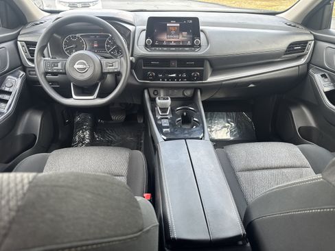 Used 2024 Nissan Rogue SV FWD image 15