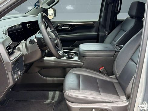 Used 2025 Chevrolet Suburban Z71 AWD/4WD image 5