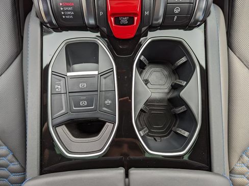 Used 2021 Lamborghini Urus AWD/4WD image 31