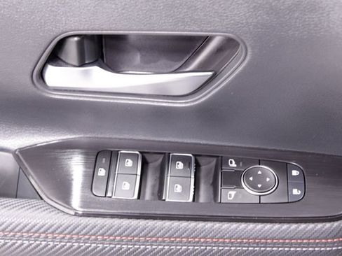 Used 2025 Nissan Kicks SR image 22