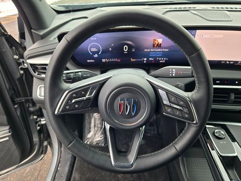 Certified 2025 Buick Enclave Preferred image 33